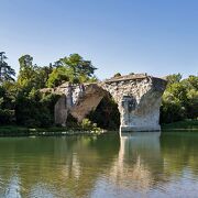 © Gîtes Domaine du Pont d'Ardèche : Le Jardinier - <em>Domaine du Pont d'Ardèche</em>