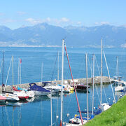 © Petit port de plaisance entre Saint-Gingolph et Evian-les-Bains - <em>France Vélo Tourisme</em>