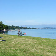 © Balade à VAE sur les bords du Léman vers Thonon-les-Bains - <em>France Vélo Tourisme</em>