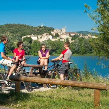 © Pause vélo à Viviers - <em>Christian Martelet / Auvergne-Rhône-Alpes Tourisme</em>